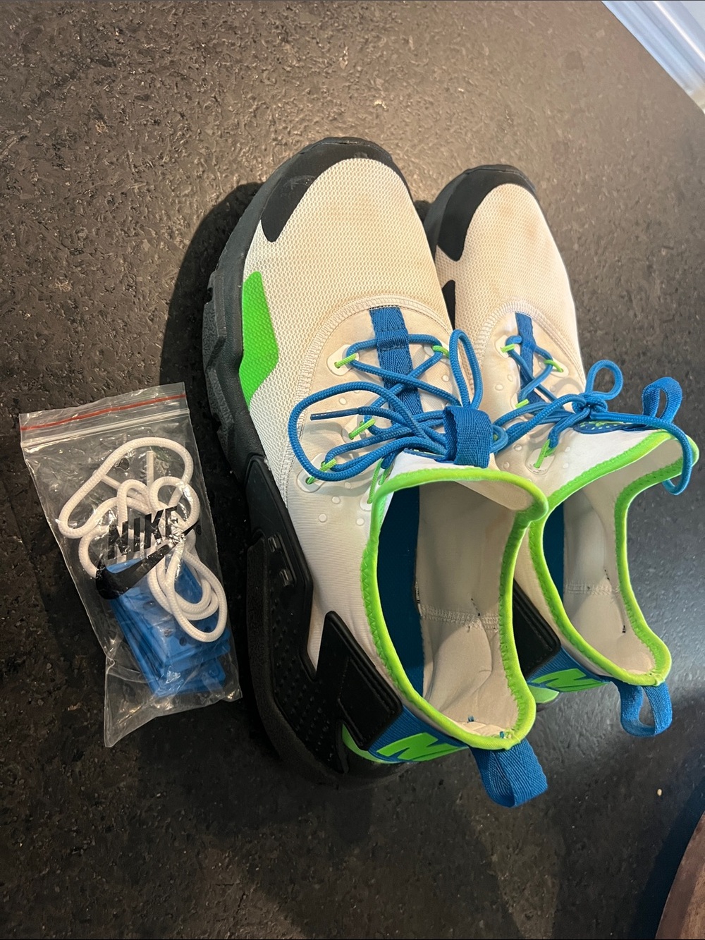 Nike Men's White Blue Green Athletic Shoes